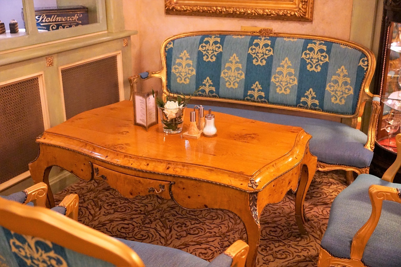 Möbel Ankauf in Düren – Biedermeier, Louis Seize & Jugendstil | Reisky
